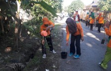 Kegiatan Jumat Bersih dengan Aksi Penanaman Pohon